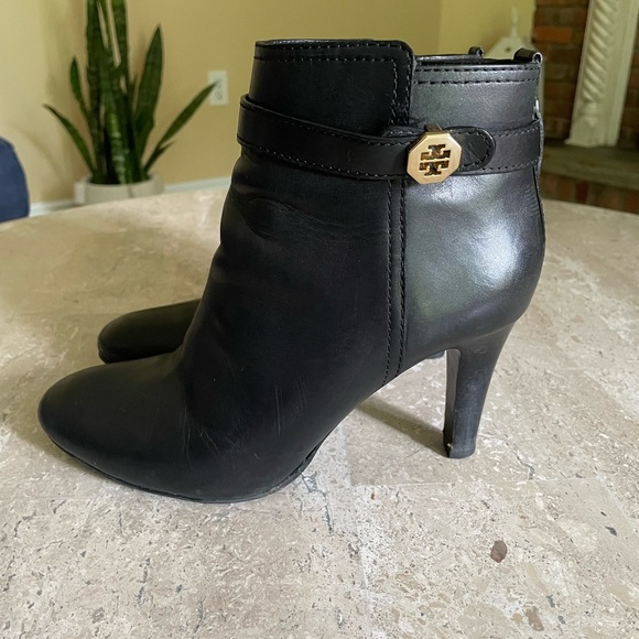 Tory Burch Bristol Black Leather Bootie Gold Logo 8 1/2 - Picture 7 of 14